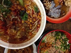 -爆炸头阿姨小四川正宗川味小吃(无任何分店)