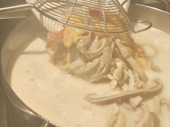 胡椒猪肚鸡双拼锅底-尚尚仙·酸汤猪手·猪肚鸡火锅(华联万柳购物中心店)