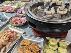 -围炉肉舍•炭烤活鳗•丹东海鲜烤肉(步行街店)