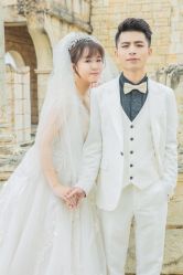 -现代经典婚纱摄影