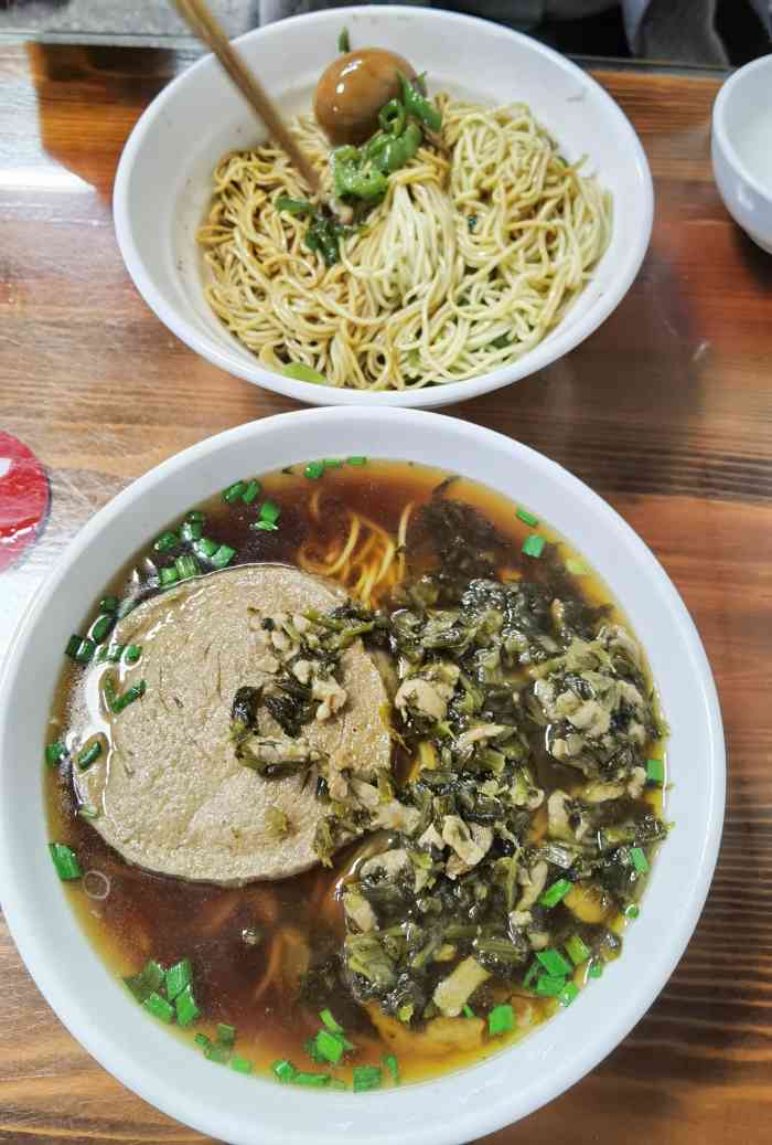 江南面馆(江南路店)-"今天的午餐来自王狗最爱的面店,店里人很多.