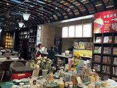 -钟书阁(松江泰晤士小镇店)