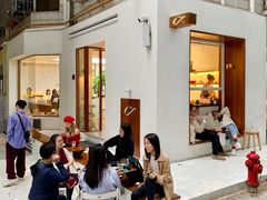 等位区-Line 咖啡(石厦花园店)