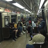 乘车可以选择人工售票或自助售票机买票