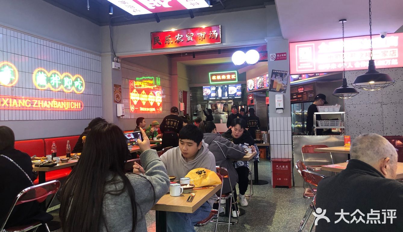 排队人很多，那一定是好吃的