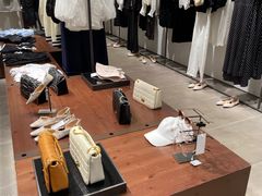 -URBAN REVIVO(高德置地广场·春广场店)