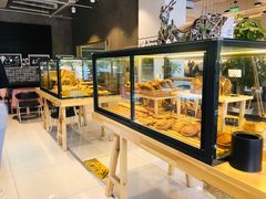 面包甜点陈列柜-熊叔熊婶面包房(团结湖店)
