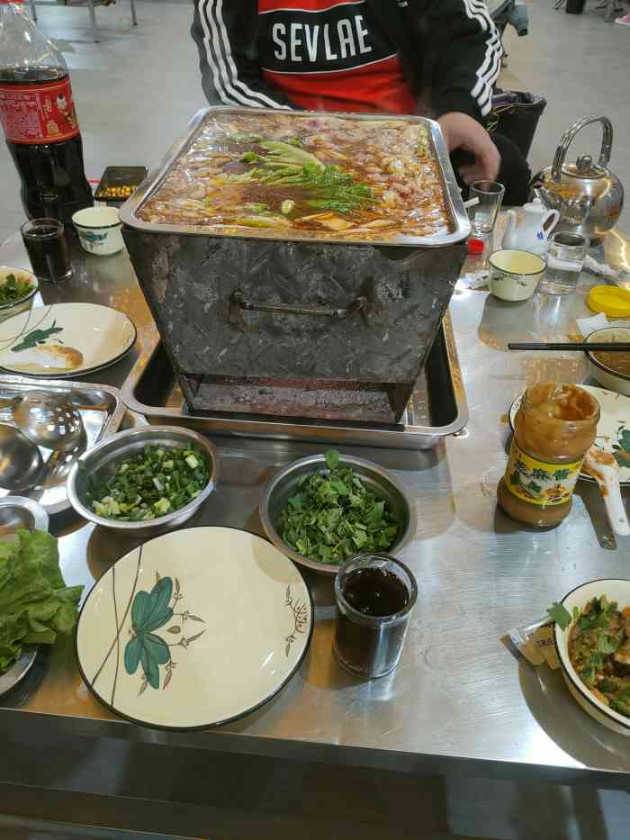 宝口福牛牛无招牌碳锅