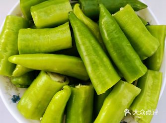 周末再写一篇点评吧，就写在家做的虎皮尖椒吧。 1