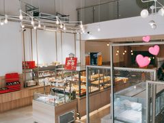 面包甜点陈列柜-顶东面包花园·生日蛋糕(世博店)