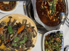 -乡土特色.冷锅鱼.牦牛肉汤锅