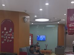 -雅悦齿科(顾村公园店)
