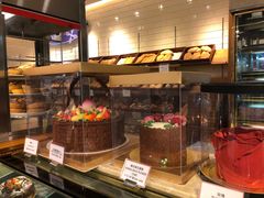 面包甜点陈列柜-老佛爷饼店