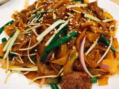 干炒牛河-香港深井掂檔烧鹅茶餐厅(海韵城店)