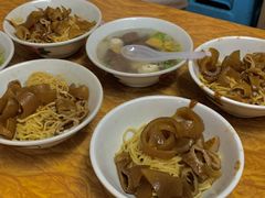 -松树干拌面店