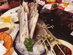 -鲜入围煮花胶鸡海鲜火锅