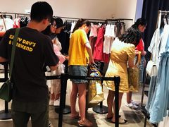 UR试衣间门口-URBAN REVIVO(西安Momopark店)