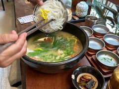 -银米·云南传统过桥米线(双廊黑金冠店)
