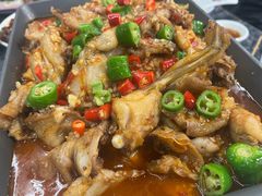 蒜香牛蛙煲-小四川特色烤鱼(新城总店)