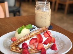 草莓松饼-ROAST coffee & eatery