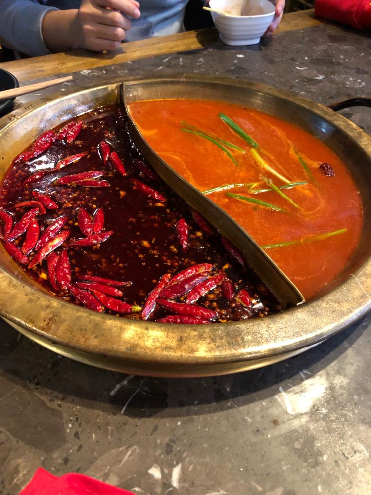 沸炉鲜货火锅(和平里店)-"「金牌毛肚」超大片 自己掌握火候 超级好.