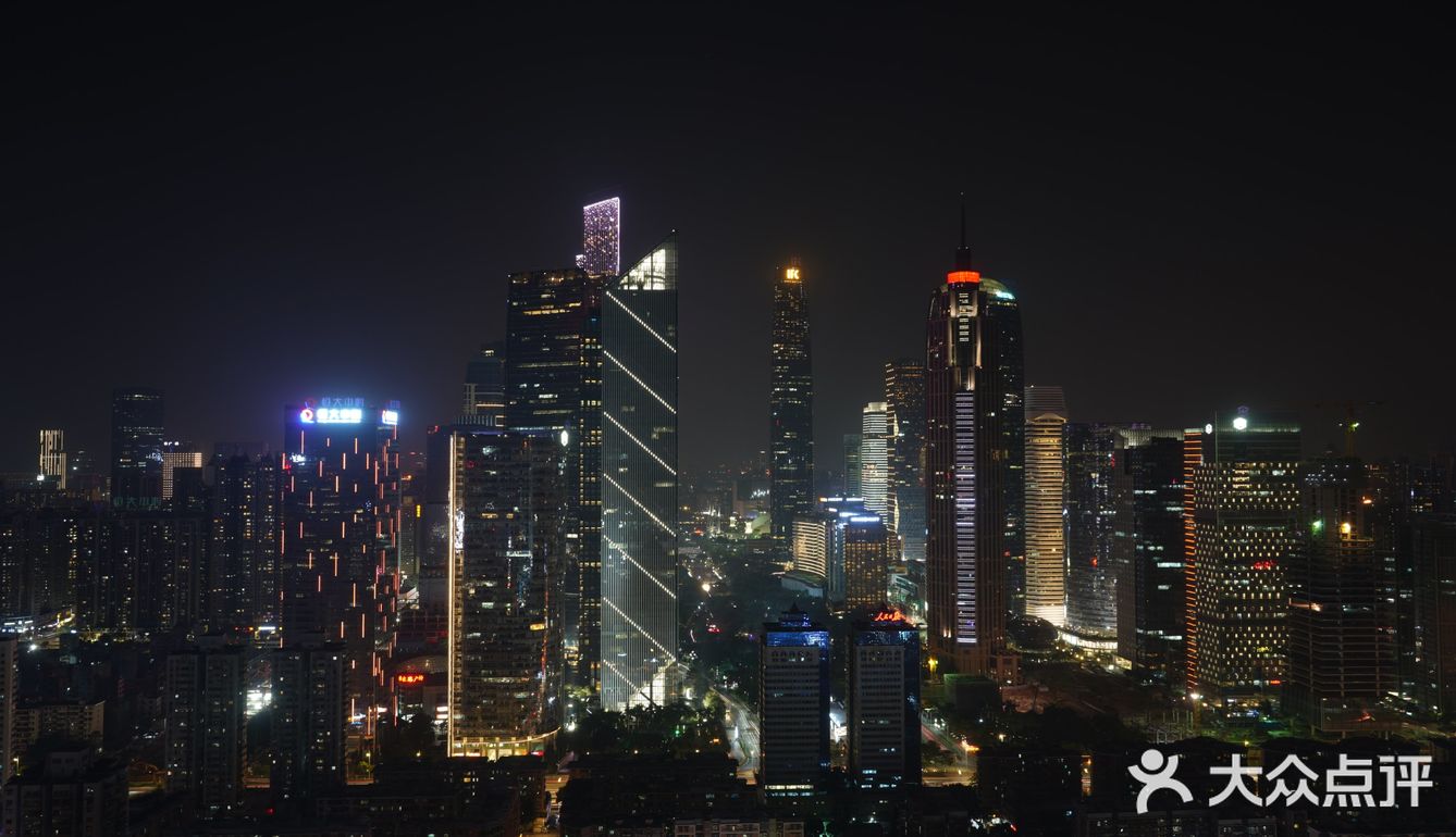 晚上在正佳广场楼上拍了珠江新城的夜景真的特别美