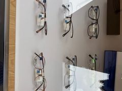 -无奔眼镜·蔡司·依视路授权店(朝阳大悦城店)