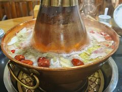 -果松木炭酸菜铜火锅·外婆参鸡汤