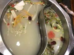 -景明轩•养生酸汤鱼火锅 云贵鲜菌 现舂野果酸汤(王寨小区店)