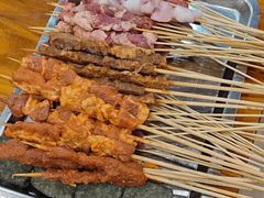 -哈尔滨小酒馆·鲜肉现穿自助烧烤(康新花园店)