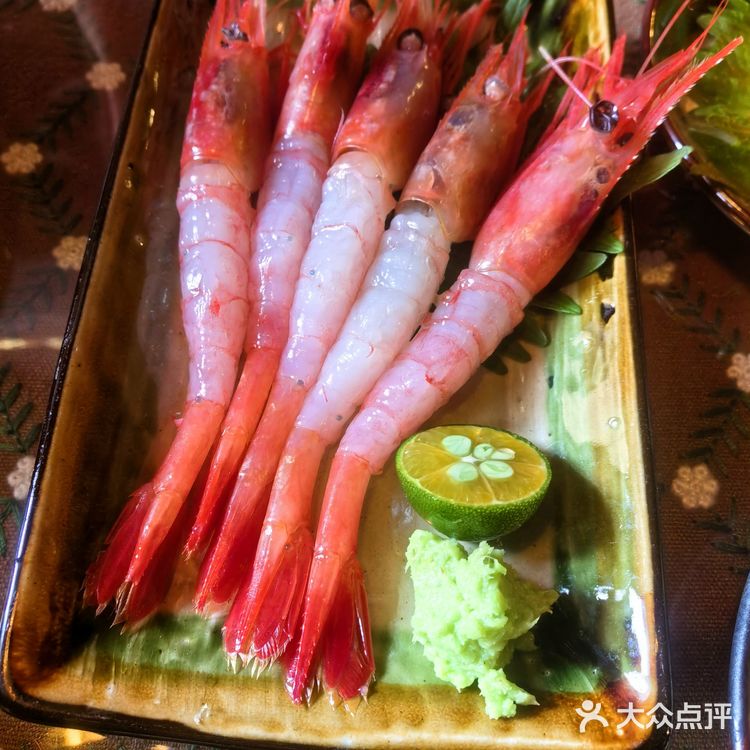 阿水的生鱼饭旗舰店是一家专注于生鱼饭的日料小店