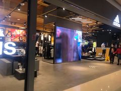 -adidas(滔搏朝阳大悦城店)