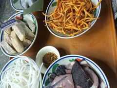 -刘姐啤酒鱼民族演艺餐厅(西街总店)