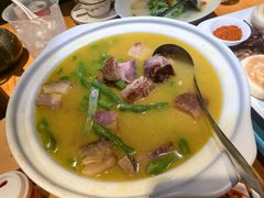 -帅巴人舅母子腊蹄民俗村