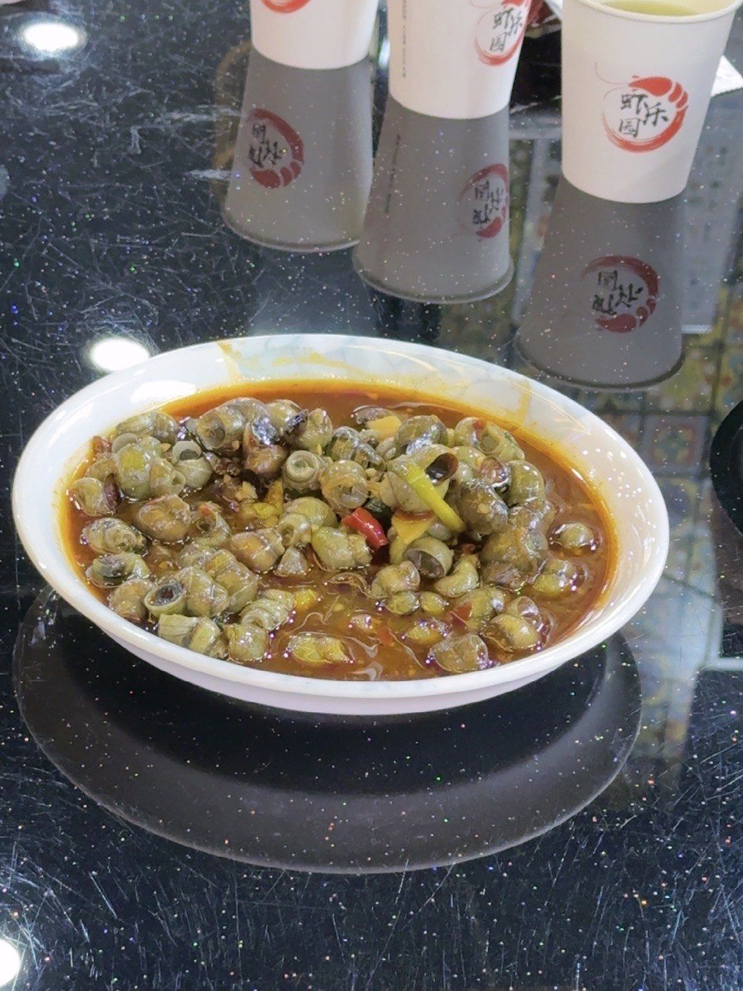 金汤蒜泥龙虾 每一只小龙虾都吸满了蒜汁,吃起来鲜美可口