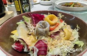 Fresh Fruit and Vegetable Salad