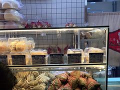 面包甜点陈列柜-白玉兰食品甜凤店(合生汇店)