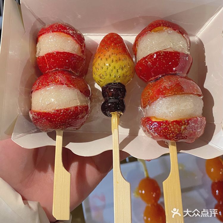 玉林夜市mini冰糖葫芦🍡来啦！一口一个超过瘾！