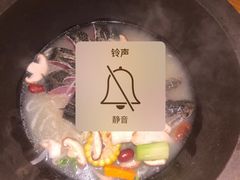 -咕嘟草帽鱼·牛奶一样的鲜鱼汤(天鹅湖万达广场店)