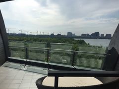 -上海滴水湖皇冠假日酒店