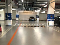 -虹桥天地-停车场