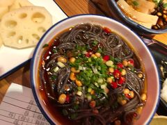 -野山舂·贵州现舂酸汤火锅(鸿通城店)