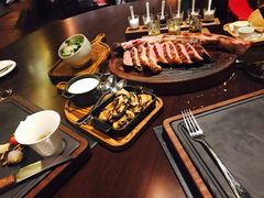 -恰餐厅及酒吧 CHAR Bar & Grill (北京丽都皇冠假日店)