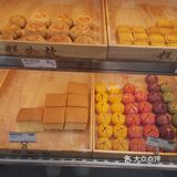 感觉产品跟泸溪河的挺像。团购的泡芙，价格很优惠