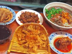 -爆炸头阿姨小四川正宗川味小吃(无任何分店)