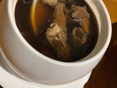 羊肚菌炖排骨汤-隔壁老王·家常云南菜(花巷店)