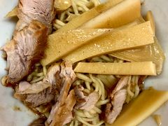 -松树干拌面店