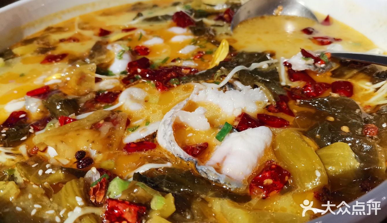 黄金酸菜鱼味道出乎意料的好,连汤都没剩下