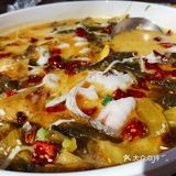 黄金酸菜鱼味道出乎意料的好,连汤都没剩下