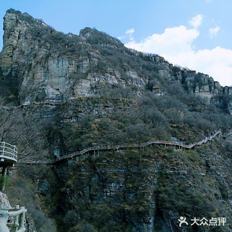 北方的“小黄山”，玻璃栈道让你心惊胆跳